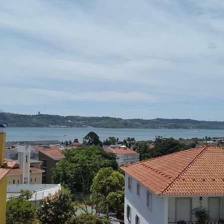 Apartamentos Tejo A Vista Lisbon Luaran gambar